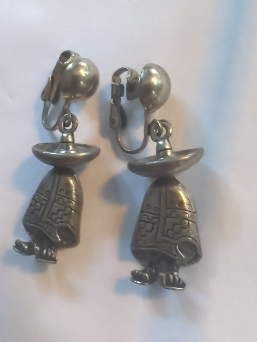 SANCREST 1950s Silver Mexican Sombrero Figurine Los Angeles Clip-On Earrings
